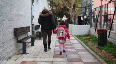 Βόλος: Συνελήφθη γιατί δεν έστελνε την κόρη της σχολείο για μήνες - «Δεν είμαι αρνήτρια» - Βίντεο