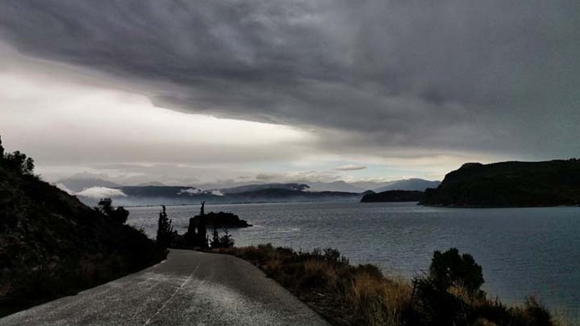 Ο καιρός σήμερα: Τοπικές βροχές και πτώση της θερμοκρασίας