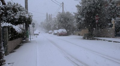 Σε κλοιό χιονιά η χώρα - Επιδείνωση τις επόμενες ώρες - Πού θα είναι έντονα τα φαινόμενα 