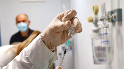 Κορωνοϊός: Αναστέλλονται οι εμβολιασμοί σε Αττική και Εύβοια λόγω κακοκαιρίας 