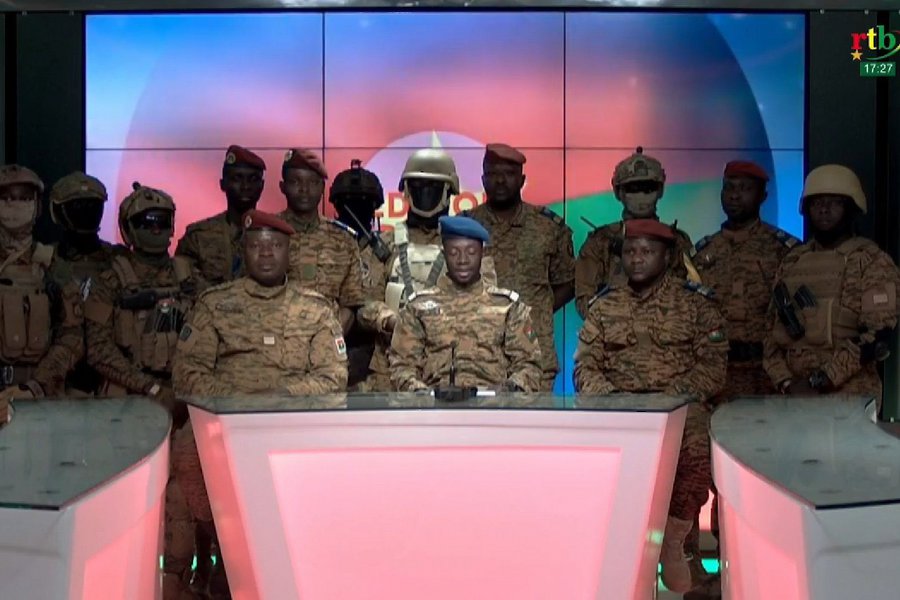 Πραξικόπημα στην Μπουρκίνα Φάσο: Ο στρατός ανέτρεψε τον πρόεδρο - Ανεστάλη το Σύνταγμα, διαλύθηκε το Κοινοβούλιο