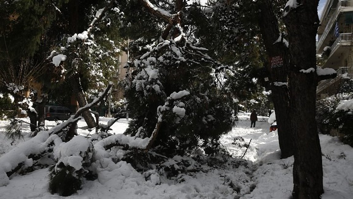ΔΕΔΔΗΕ: 3.000 νοικοκυριά χωρίς ρεύμα