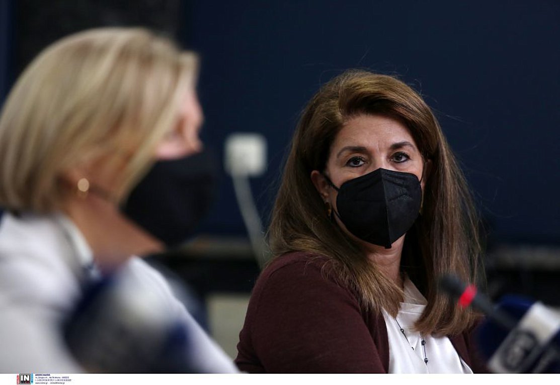 Παπαευαγγέλου: «Λάθος να πιστεύουμε ότι η Όμικρον προκαλεί ηπιότερη νόσηση»