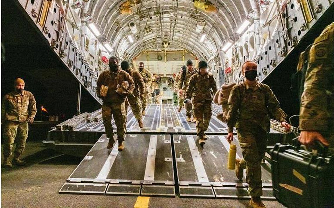 ΗΠΑ: Οι πρώτες αμερικανικές στρατιωτικές ενισχύσεις έφθασαν στη Γερμανία