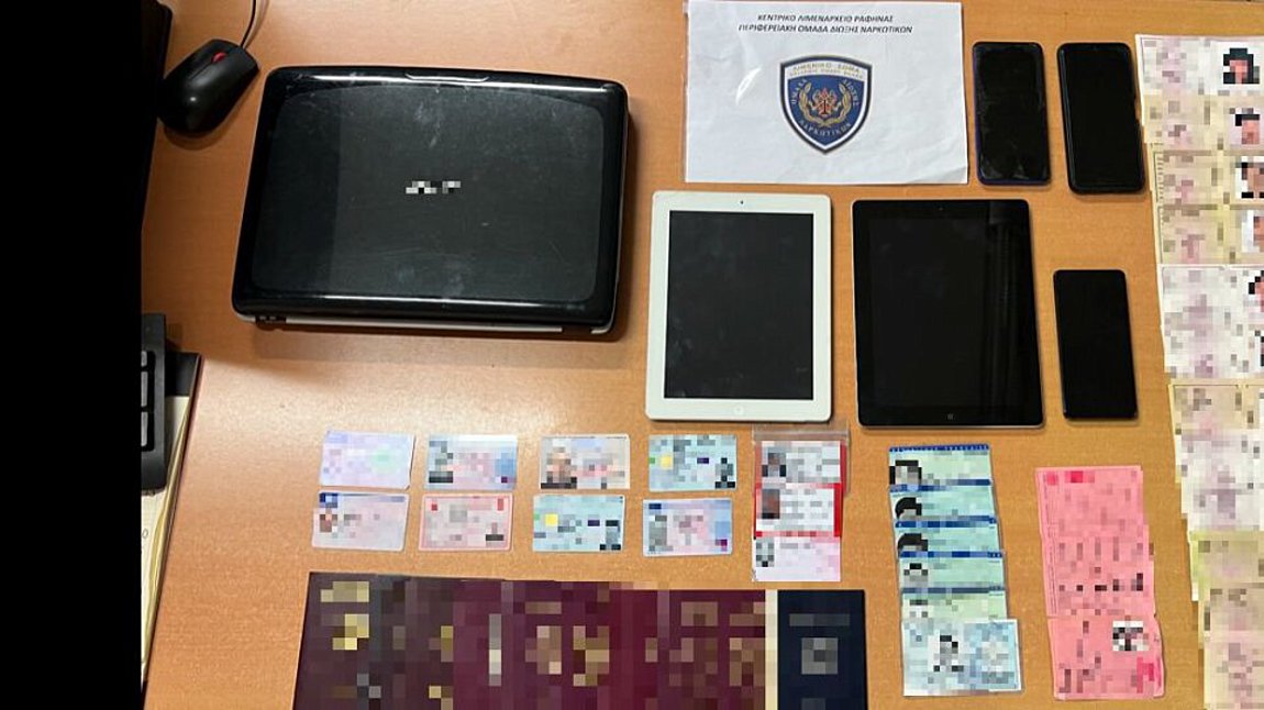 Κύκλωμα προμήθευε μετανάστες με πλαστά έγγραφα – Τρεις συλλήψεις