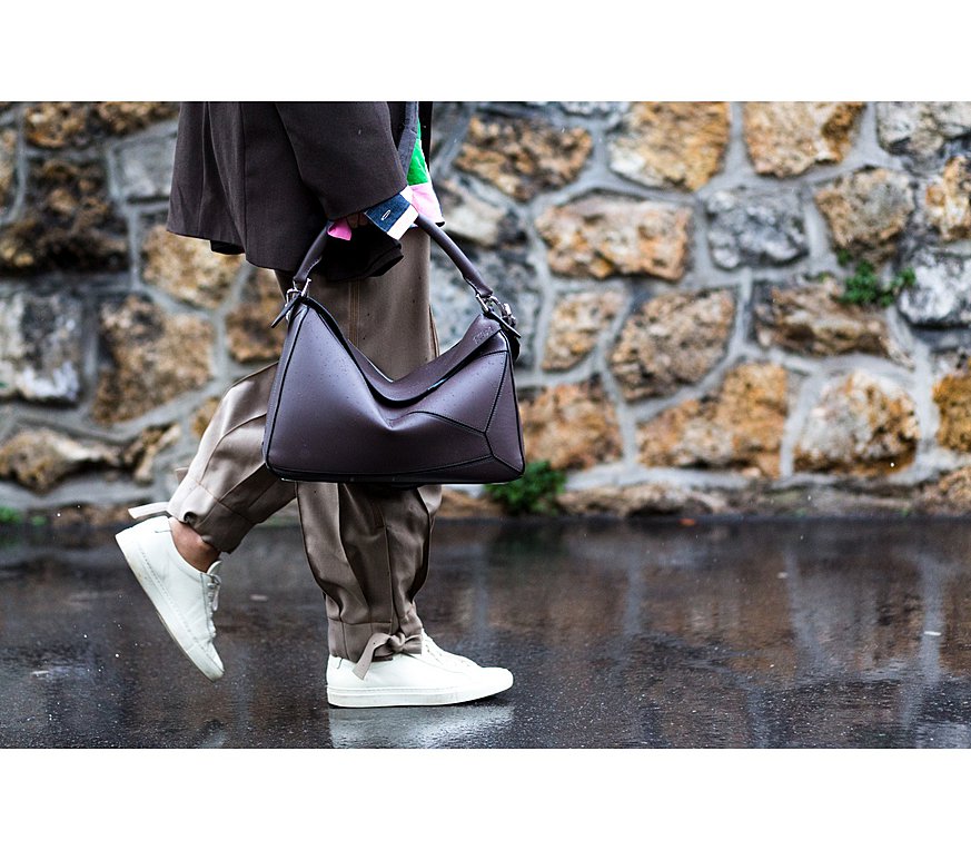 Οι πιο φρέσκοι τρόποι να φορέσετε τα λευκά sneakers σας