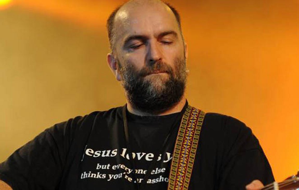 Ξεσπά ο Μπάμπης Στόκας: «Όποιος ξανασυνδέσει τους Πυξ Λαξ με τέτοια ειδεχθή πράξη θα μας βρει απέναντι»