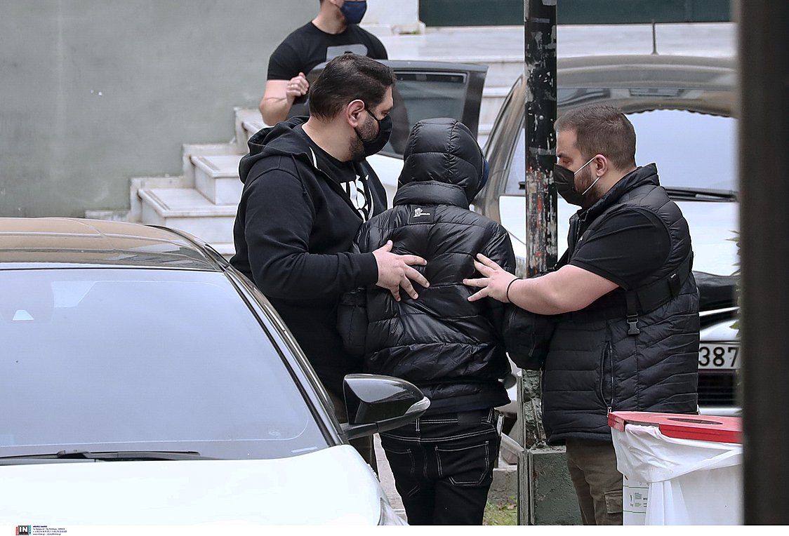 Γιατί «πάγωσε» η μεταφορά του Μένιου Φουρθιώτη στις φυλακές Ναυπλίου – Βίντεο