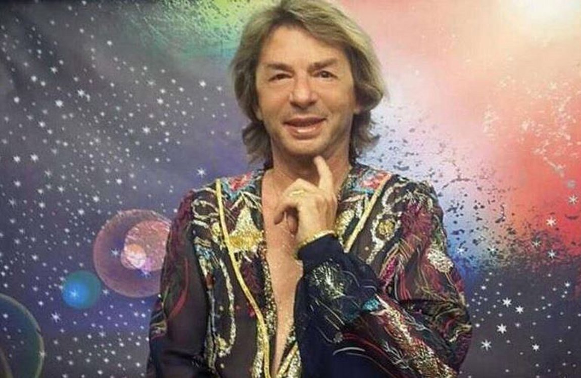 Νίκος Χορταρέας: Κρέμασε τα ράσα κι έγινε ξανά… αστρολόγος -Bίντεο