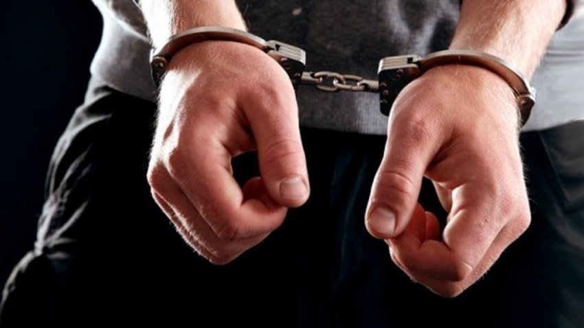 Ηράκλειο: Ποινική δίωξη για απόπειρα ανθρωποκτονίας στον 25χρονο που επιτέθηκε με μαχαίρι στα δύο αδέλφια