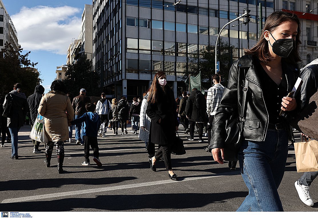 Τέλος oι μάσκες στους εξωτερικούς χώρους από το Σάββατο