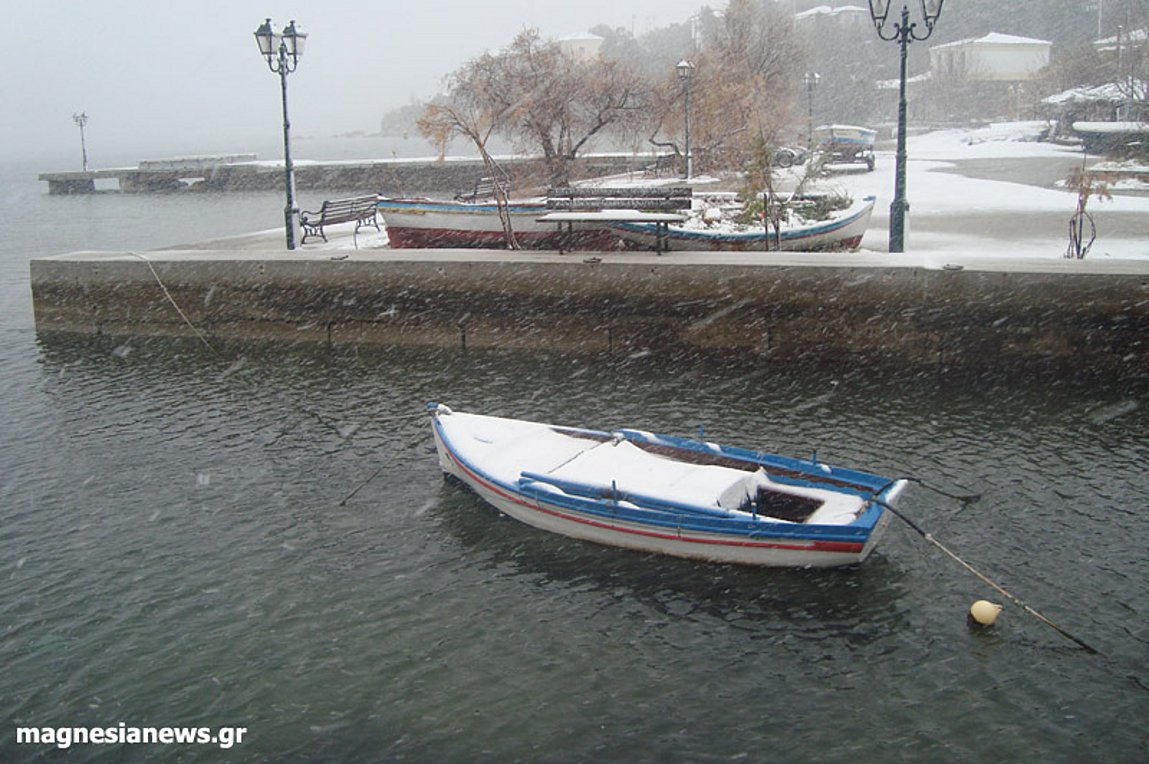 Το χιόνι έφτασε μέχρι τη θάλασσα στο Πήλιο