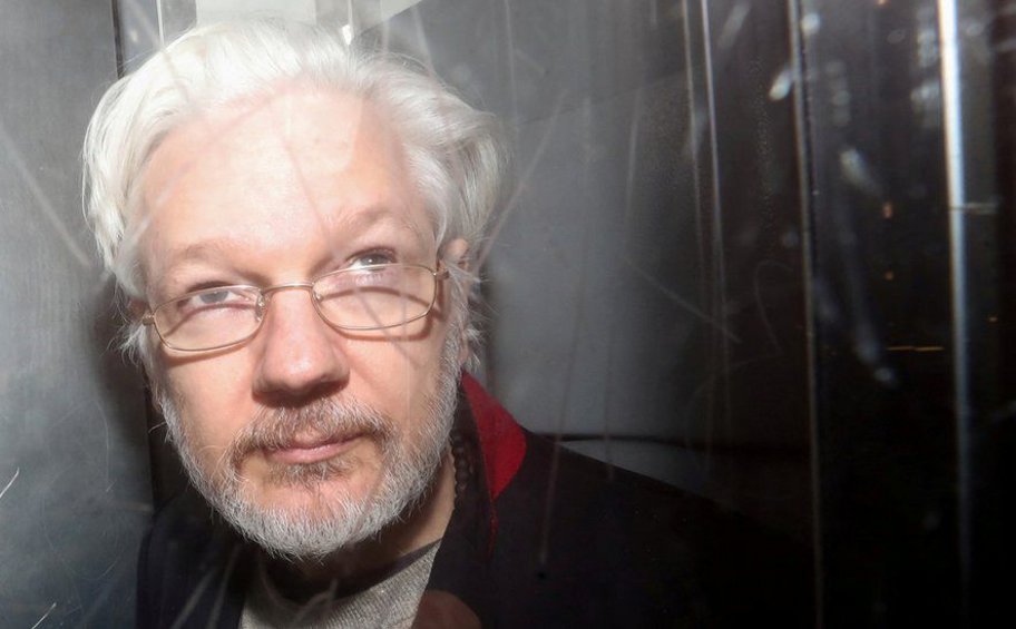 WikiLeaks: Δικηγόροι του Τζούλιαν Ασάνζ μηνύουν στη δικαιοσύνη των ΗΠΑ τη CIA για την παρακολούθησή τους
