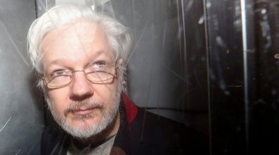 WikiLeaks: Δικηγόροι του Τζούλιαν Ασάνζ μηνύουν στη δικαιοσύνη των ΗΠΑ τη CIA για την παρακολούθησή τους