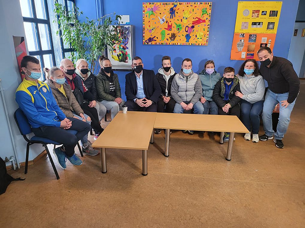 Οικογένειες Ουκρανών προσφύγων υποδέχθηκε ο δήμαρχος Ελληνικού-Αργυρούπολης Γιάννης Κωνσταντάτος