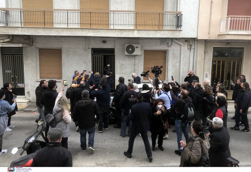 Patras: Mulțimi furioase s-au adunat în fața casei Rolei Bisperego - video