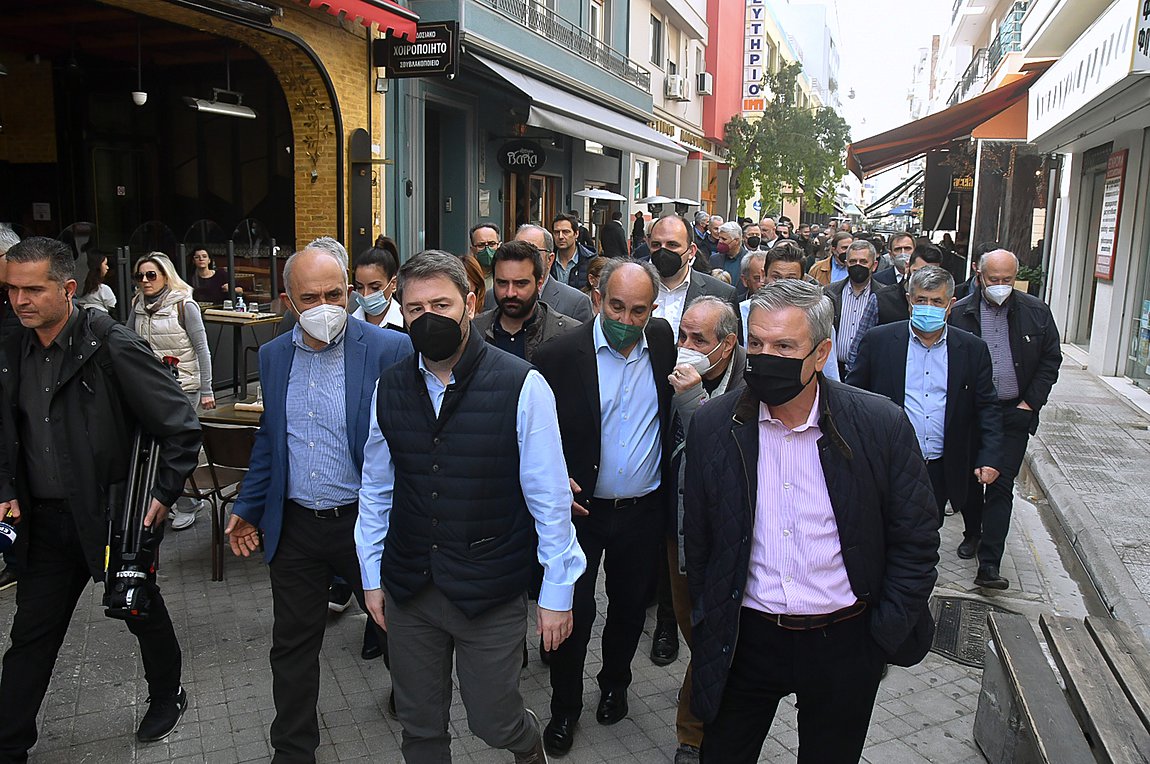 ΠΑΣΟΚ/ΚΙΝΑΛ: Ο κόσμος αποφασίζει για το όνομα