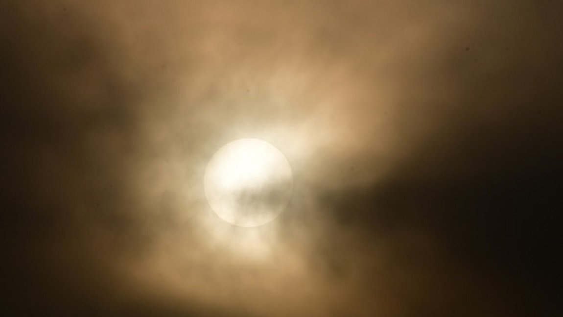 Καιρός: Αυξημένη συγκέντρωση αφρικανικής σκόνης και λασποβροχές – Πού θα κυμανθεί η θερμοκρασία