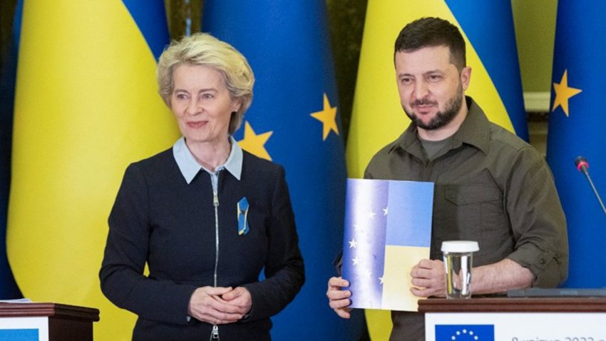 Το Κίεβο θα παραδώσει σύντομα το ερωτηματολόγιο για την ένταξη της χώρας στην ΕΕ