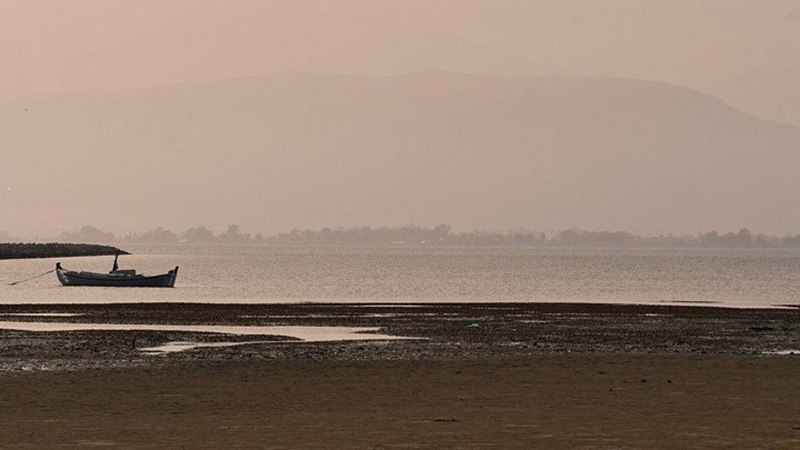 Καιρός: Αφρικανική σκόνη και λασποβροχές – Θερμοκρασία έως τους 23 βαθμούς