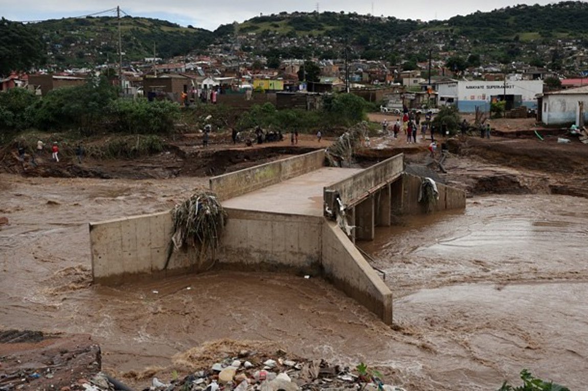 Νότια Αφρική: Κινητοποιούνται 10.000 στρατιώτες μετά τις φονικές πλημμύρες