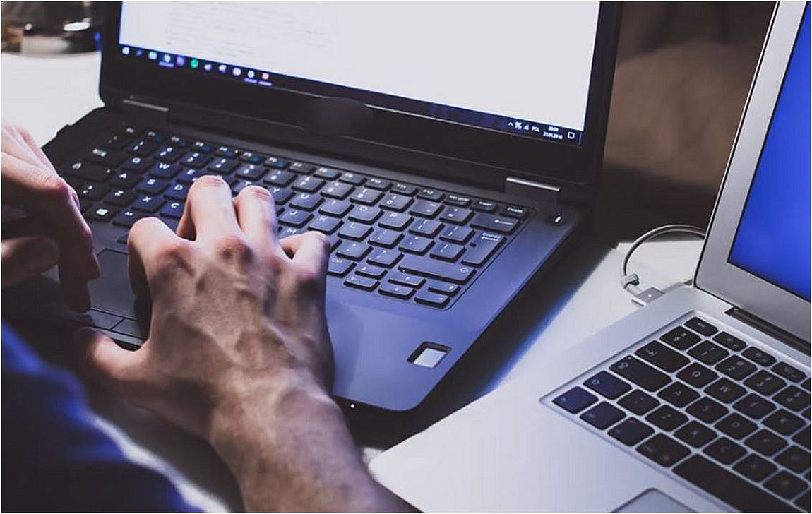 Εισαγγελική έρευνα για φωτογραφίες μοντέλων που κατέληξαν σε ιστοσελίδες γνωριμιών