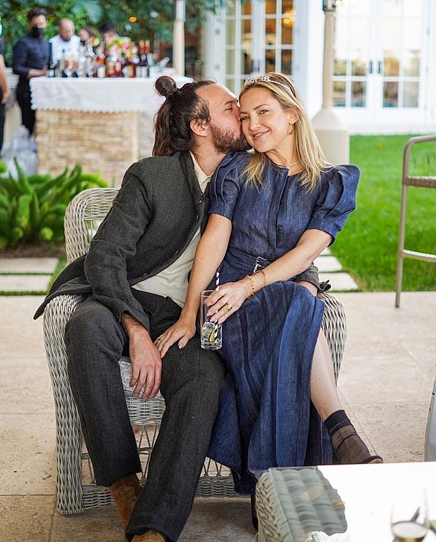 Η Kate Hudson γίνεται 43 και είναι πιο cool από ποτέ!