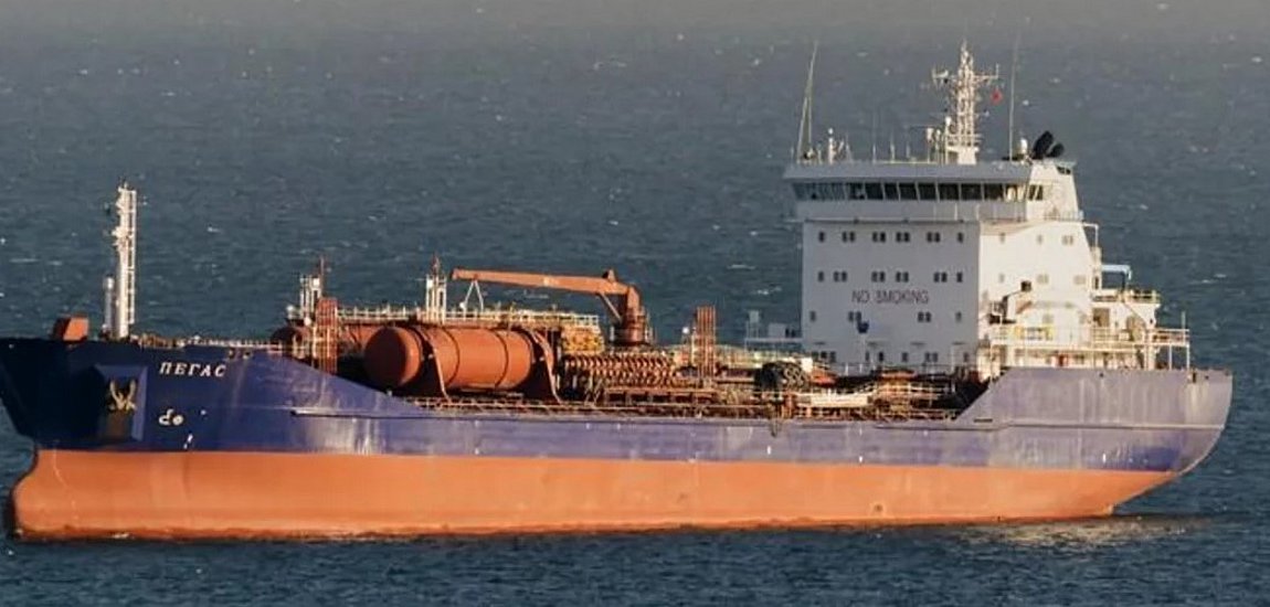 Ρωσικό δεξαμενόπλοιο δεσμεύτηκε ανοιχτά της Καρύστου