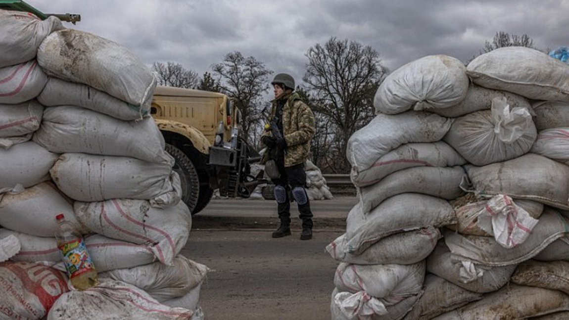 Βρετανικό υπουργείο Άμυνας: Η Ρωσία προσπαθεί να περικυκλώσει ουκρανικές θέσεις στο Ντονμπάς