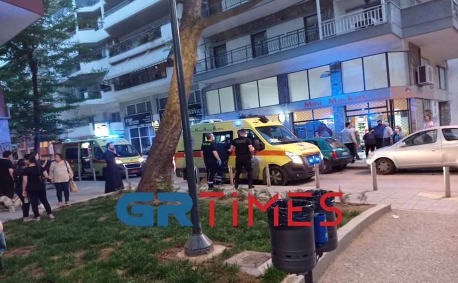 Θεσσαλονίκη: Πτώση γυναίκας από μπαλκόνι 5ου ορόφου - Βίντεο