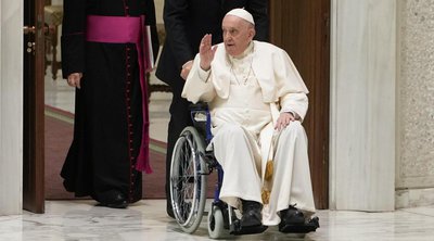Ο Πάπας Φραγκίσκος ζήτησε... τεκίλα για να του περάσει ο πόνος στο γόνατο