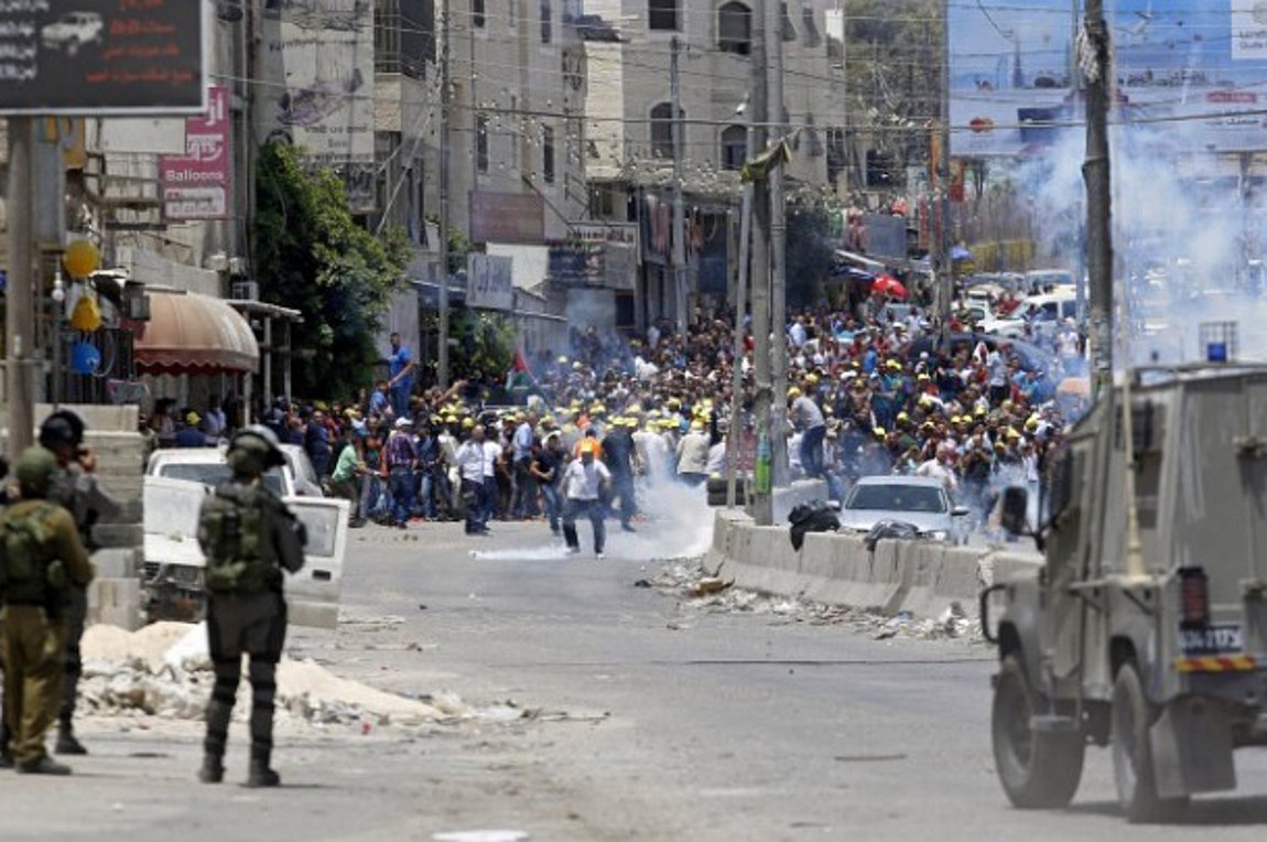 Συγκρούσεις με την ισραηλινή αστυνομία στη διάρκεια κηδείας Παλαιστίνιου στην Ιερουσαλήμ