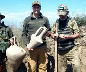 Ουκρανοί στρατιώτες ανακάλυψαν στην Οδησσό αρχαίους ελληνικούς αμφορείς - ΦΩΤΟΓΡΑΦΙΕΣ