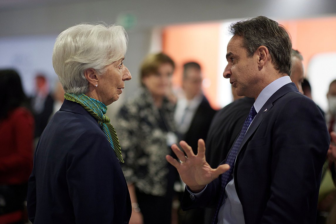 Ο πρωθυπουργός Κυριάκος Μητσοτάκης, με την πρόεδρο της Ευρωπαϊκής Κεντρικής Τράπεζας Κριστίν Λαγκάρντ

 
