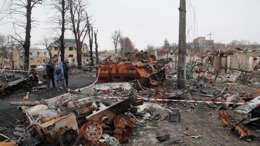 Πόλεμος στην Ουκρανία: Η αστυνομία της Λισιτσάνσκ έθαψε δεκάδες νεκρούς σε ομαδικό τάφο - ΒΙΝΤΕΟ
