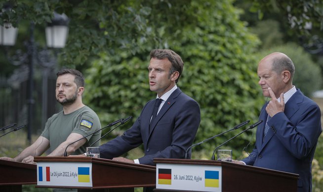 Ουκρανία: Γαλλία, Γερμανία, Ιταλία και Ρουμανία υπέρ του να δοθεί άμεσα καθεστώς υποψήφιας προς ένταξη χώρας στην ΕΕ | ενότητες, κόσμος