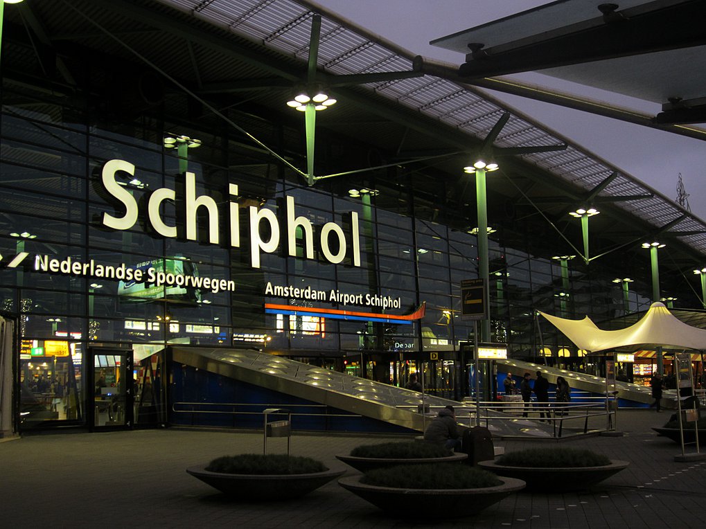 Ολλανδία: Το αεροδρόμιο του Άμστερνταμ περιορίζει τον αριθμό επιβατών το καλοκαίρι