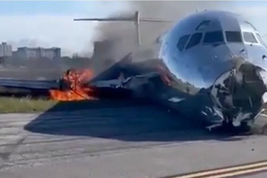Στιγμές τρόμου: Αεροπλάνο έπιασε φωτιά μετά από πρόσκρουση κατά την προσγείωση στο Μαϊάμι - ΒΙΝΤΕΟ