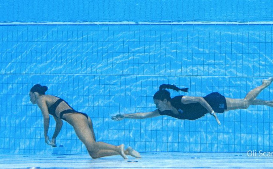 «Ετσι έσωσα την αθλήτρια που λιποθύμησε μέσα στην πισίνα»: Η συγκλονιστική μαρτυρία της προπονήτριας - ΦΩΤΟΓΡΑΦΙΕΣ