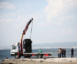 Συγκλονίζει η οικογενειακή τραγωδία στη Θεσσαλονίκη: «Έβαλαν χειροπέδες, πάτησαν γκάζι και έπεσαν στη θάλασσα»