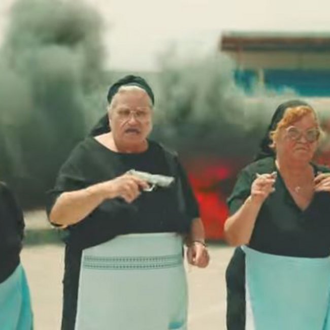 Οι γιαγιάδες από την Κρήτη επέστρεψαν και... προκαλούν Light και Snik - Το βίντεο που έγινε viral