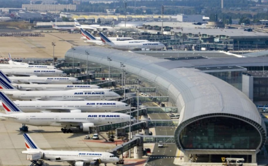Γαλλία: Μια στις πέντε πτήσεις από το αεροδρόμιο Σαρλ ντε Γκολ θα ακυρωθεί το πρωί του Σαββάτου