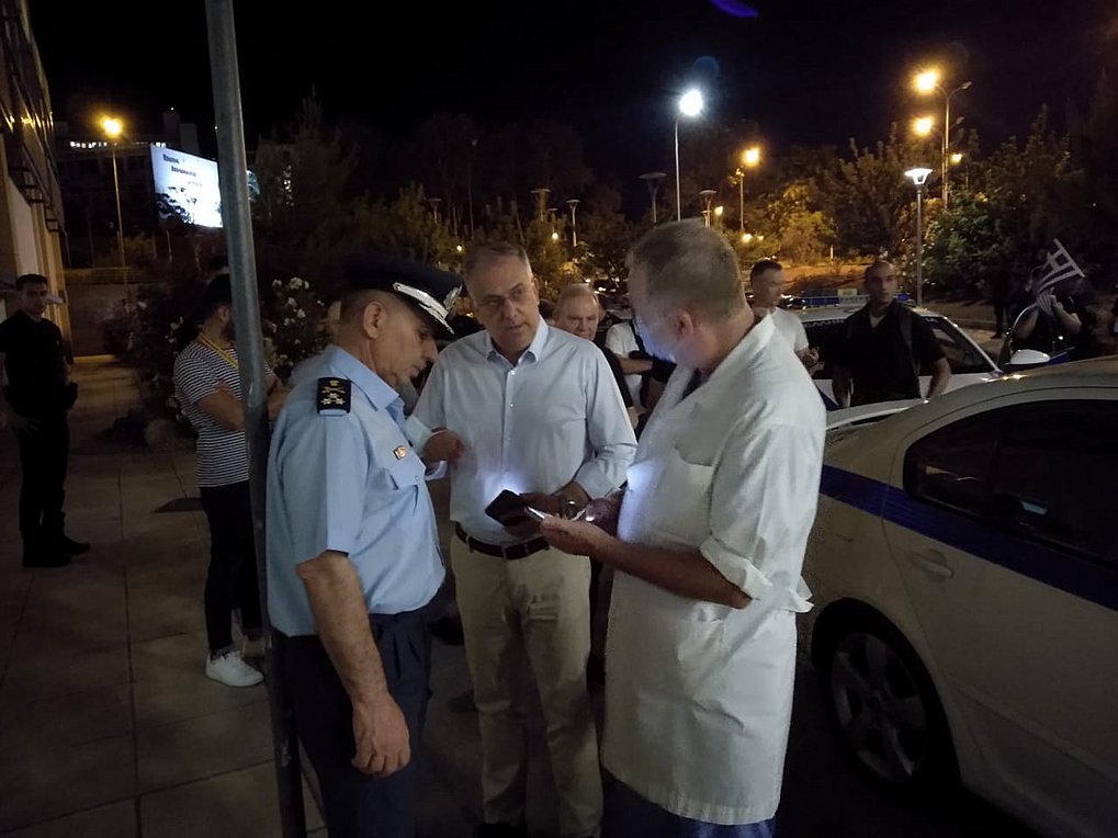 Θεοδωρικάκος: Οι αστυνομικοί στους Αγίους Αναργύρους έδρασαν με αυτοθυσία – ΒΙΝΤΕΟ