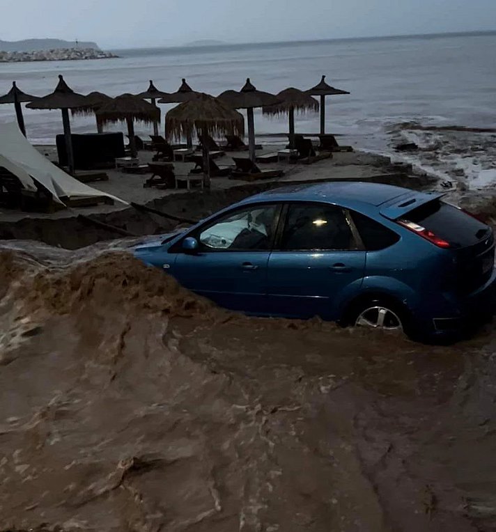 Η κακοκαιρία χτύπησε τη Θάσο – Πλημμύρισαν δρόμοι και σπίτια – ΕΙΚΟΝΕΣ
