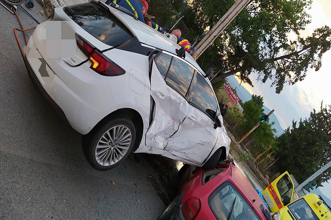 Θεσσαλονίκη: Τροχαίο ατύχημα στη Θέρμη – Δύο τραυματίες, ο ένας σοβαρά