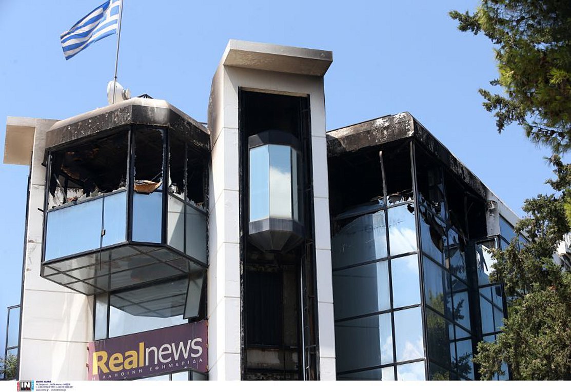 Εμπρηστική επίθεση στο κτίριο του Real Group: Εντοπίστηκε και τέταρτο γκαζάκι | ενότητες, κοινωνία | Real.gr