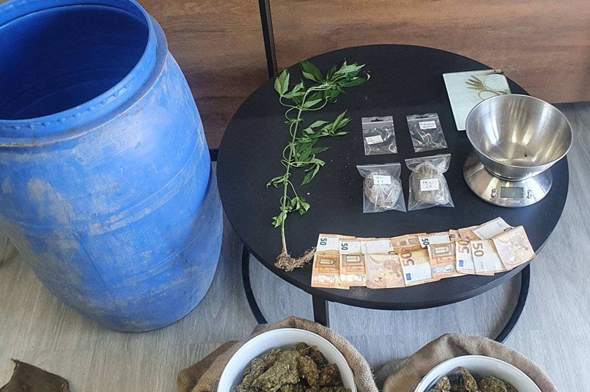 Πατέρας και γιος είχαν πάνω από 1 κιλό χασίς