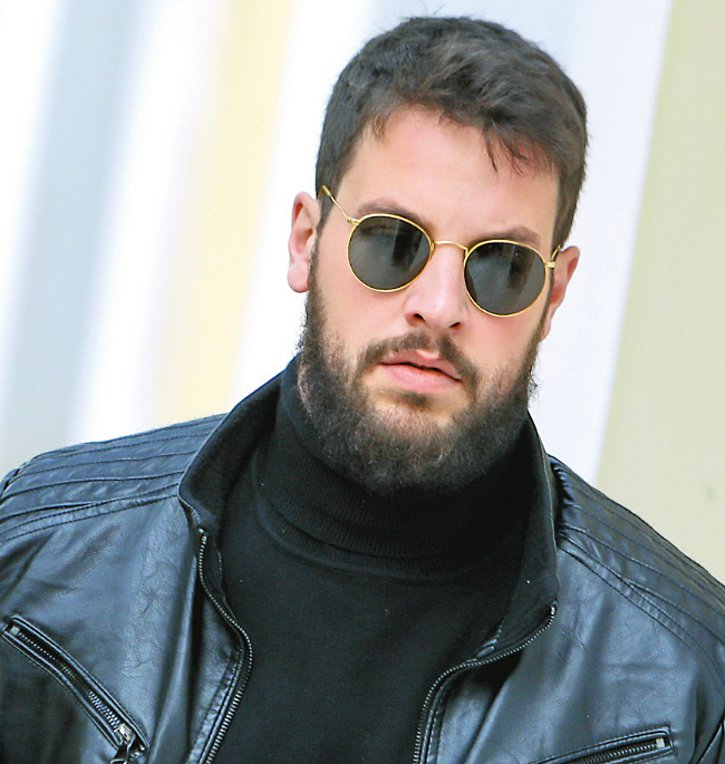 «Σκιές» πάνω από τον Μάνο