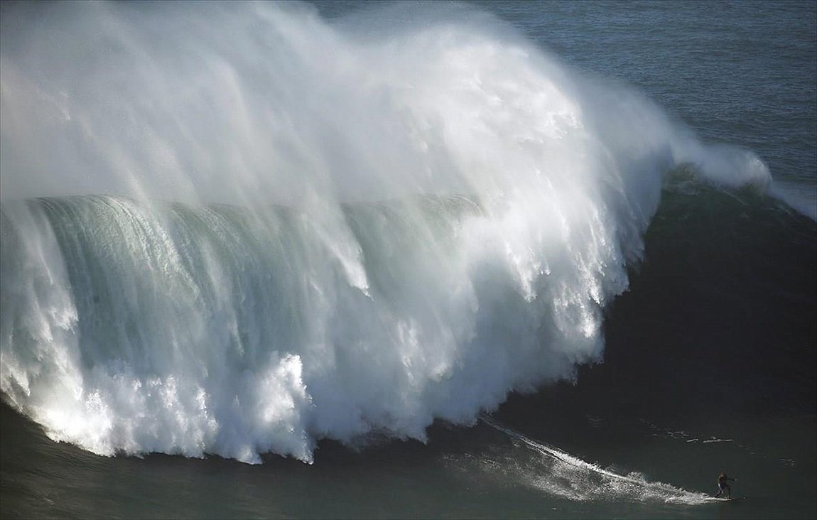 Χαβάη: Τα κύματα σκέπασαν σπίτια και «σάρωσαν» γαμήλιο πάρτι – Βίντεο
