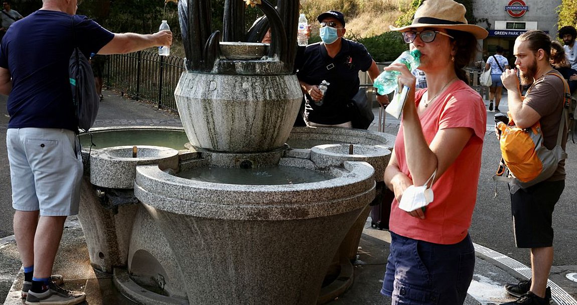 Βρετανία: Ιστορικό ρεκόρ υψηλών θερμοκρασιών – «Φλέγεται» η χώρα